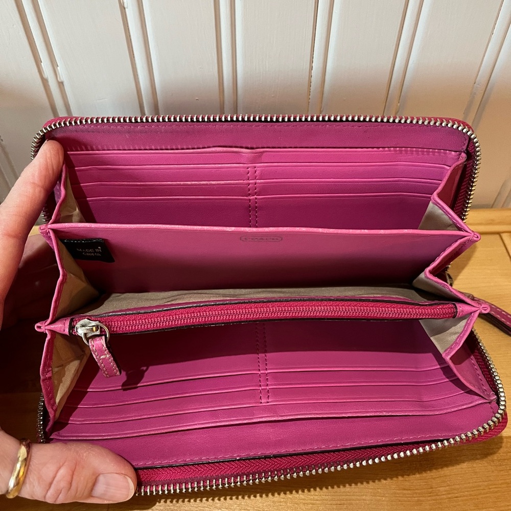Coach Zip around Long Wallet - Vtg - Picture 7 of 9